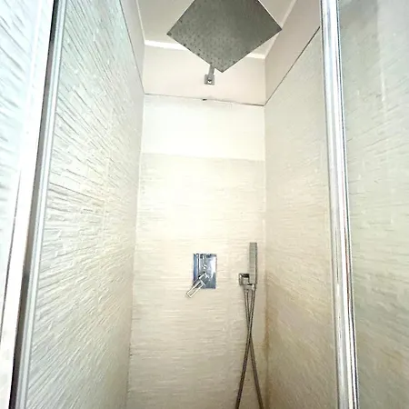 Civico 8 Alexander *